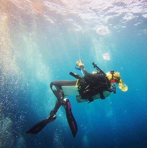 Do something incredible in 2020! On 2-8 week marine conservation expeditions, Blue Ventures’ volunteers learn the diving and scientific skills necessary to collect data that is vital to the management of some of the world’s most remote marine biodiversity hotspots. As well as diving on incredible coral reefs you’ll get the chance to work in mangroves and seagrass habitats as you directly contribute to our award winning conservation, development and education programmes in Madagascar, Belize and