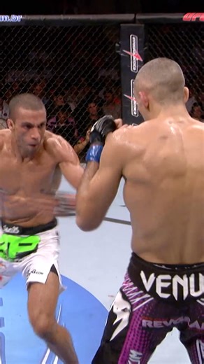 #NesteDia há exatos 14 anos, o brasileiro Edson Barboza vencia o inglês Terry Etim com um impressionante chute rodado! 🦵💥 Quem lembra desse nocaute? | UFC