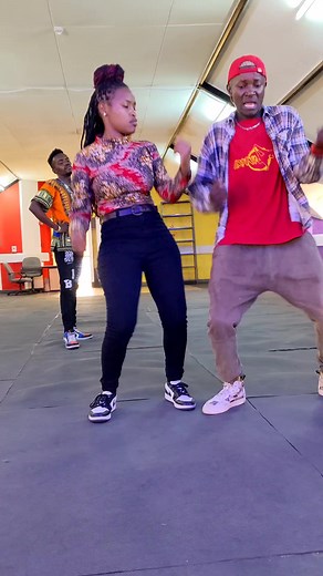 IMAGINE @Babeceejay please ask your dance partner @Amuna to pick my calls aniambie mbona @krisbabyy hachukui simu zangu since wadance hii DC yake ........kwani ni vibaya kuskia vibaya ??? anyway guys please support AMUNA KENYA IN PUSHING THIS DC anirudishie my person ,SONG JOJO BY @Yemi Alade #amunakenya #colloblue_udc #collohnakrisbabyy #jenniefavour #deejayblaxx #collonambogi