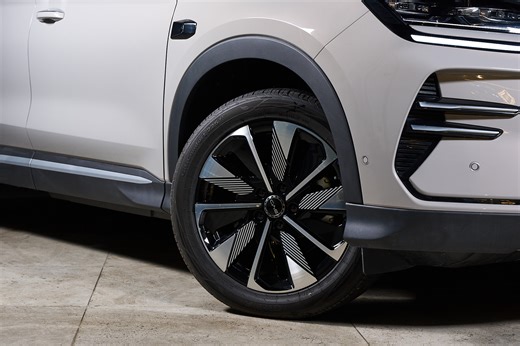 BYD Song Plus EV 2025 Battery 72 kWh Range 605 KM 218 HP Torque 330 N/m Interior screen 15.6 inches Rims 19 inches Electric seats Heating and cooling seats 360° Camera with 9 lenses Ambient lighting Adaptive cruise control Parking assist with auto park system Full sensors for parking Brake assist Panoramic sunroof Electric trunk What's App : https://wa.me/201222900190 Call us now 01222900190 or visit our showroom 📍CAIRO CAPITAL HUB MALL - EL Saaqah ST - Suez RD https://maps.app.goo.gl/CeL9Di4AW