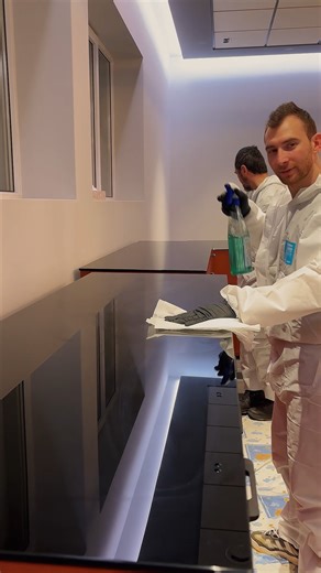 🔔 Reminder important: Glass Tuning NU inseamna doar auto Multi ne cunosc pentru PPF si detailing auto. Putini stiu ca Glass Tuning are departament dedicat pentru folii pe cladiri si birouri, unde aplicam aceleasi standarde premium ca in zona auto. 👉 Vorbim despre protectie, confort si durabilitate, nu despre simple folii. 🏢 Folii pentru cladiri si spatii de birouri Oferim solutii profesionale pentru: reducerea caldurii si a disconfortului termic protectie UV pentru mobilier si finisaje intimi