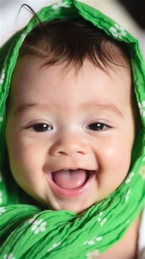 Cutest Baby Giggles in a Green Scarf 👶🌿 #shorts #shortvideo