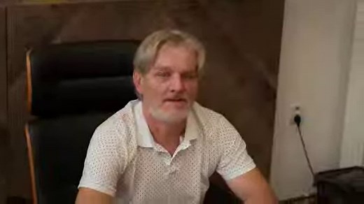 1.9M views · 27K reactions | Štěpán Kozub & druhý díl jeho cesty do O2 areny  Vstupenky na přidanou show Kozub: Bez urážky! 29.12. budou v prodeji od zítřka 26.9. od 8:00 v sítích Ticketmaster Česká republika a TicketPortal CZ - www.o2arena.cz/events/kozub-bez-urazky | O2 arena | Facebook