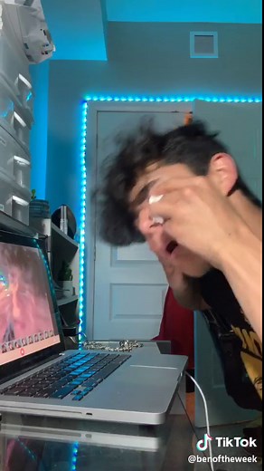 dramatic ppl making photoshoots out of their mental breakdowns for followers