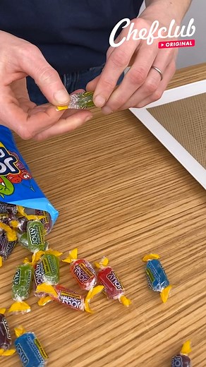 Kiss My Tulips Cake! Celebrate spring with this lemon poppy seed cake 🥳🌷 | Chefclub GruB