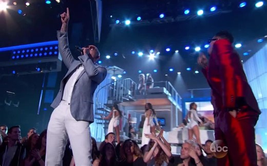 Pitbull & Chris Brown - Fun Live (BBMAs 2015) - 720p 软中英字幕