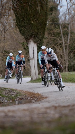 Rolling through the white roads of Tuscany during today’s recon 🇮🇹 One of the most unique races of the season awaits. Dust, gravel and Strade Bianche. 🇮🇹 #StradeBianche #WeAreNSN @Ekoï Cycling @SCOTT Sports @Selle Italia