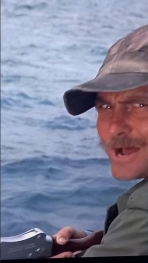Robert Shaw uses a Greener Light Harpoon Gun. Richard Dreyfuss. Jaws (1975). Steven Spielberg 📽