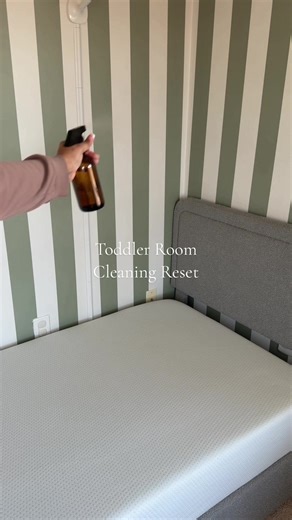 The only way to go into the weekend 🙂‍↕️👌🏽 #toddlerroomreset #cleanwithme #cleantok #toddlerboyroom Featured: @Seventh Generation @Sprayway