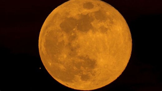Mars Passes Behind Full Moon During Rare Lunar Occultation