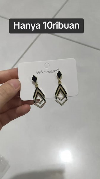 Anting Model Panjang Wanita Hijab Tindik Tusuk #antinghijab #antingwanita #antingwanitawarnahitam #antingtusuk #antingtindik #antingmanik #antingemas #antingkekinian #antinkoreapanjanghitam