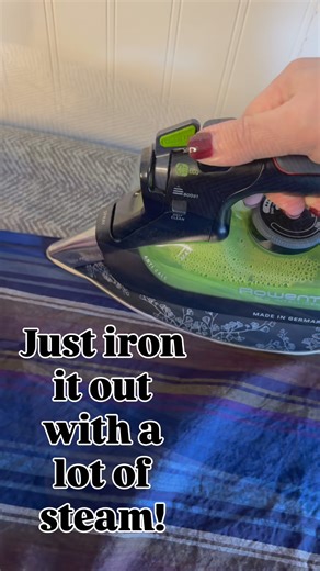 Ever notice how the selvages get all wavy and wrinkly after pre-washing? 𝗧𝗼𝘁𝗮𝗹𝗹𝘆 𝗻𝗼𝗿𝗺𝗮𝗹 ✨ Drop a 'yes' in the comments if this has ever happened to you. This usually happens because the fabric was stretched under tension on the loom, especially along the edges. The selvage can also be woven slightly tighter or differently than the rest of the fabric, so it reacts differently once the sizing is washed out. Good news: it’s not ruined and it’s not a problem 🙌 A quick press will smooth