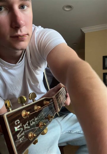 Riley Green New Song & Mother’s Day Tribute