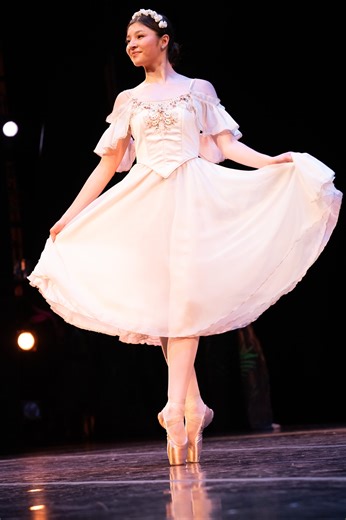 Coppelia: Swanhilda Variation, Clip 1