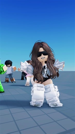 Bailalo Gozalo Minis VS IRL 😳🔥 @panamonkeyy @gaara.roxyt @nahiauwu100 @eldemoncito Mi canal de Whatssap en mis storys! :D #humor #robloxfyp #zuuroblox #bailalo #gozalo #juegosderoblox #bailes #trends #roblox