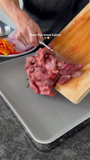 SHEET PAN STEAK FAJITAS✨ FOR THE FAJITAS: • 1 ½ lbs flank steak or sirloin steak (thinly sliced against the grain) • 3 bell peppers (any color), thinly sliced • 1 medium red onion, thinly sliced • 2 tbsp olive oil or avocado oil • 2 tsp chili powder • 1 ½ tsp cumin • 1 tsp smoked paprika • ½ tsp garlic powder • ½ tsp onion powder • ¼ tsp cayenne pepper (optional for heat) • ½ tsp salt • ¼ tsp black pepper • Juice of 1 lime OPTIONAL TOPPINGS: • Fresh cilantro • Greek yogurt or sour cream • Avocad