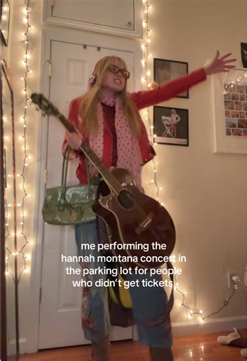 And when I go on a hannah montana tribute tour (stephanie’s version) #hannahmontana #mileycyrus #disney #disneychannel #hannahmontanaconcert