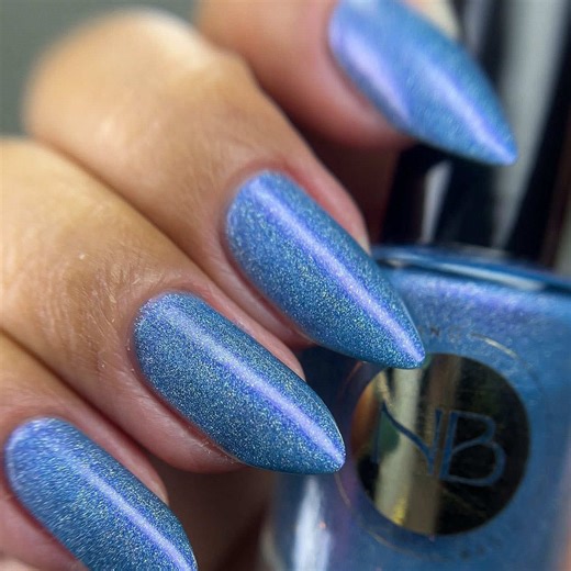 Hello everyone Pr Sample Nothing Basic present “Rainbow” “Fish” Rainbow: teal base holographic polish with purple/red shimmer I used 2 coats and glossy top coat Price: 14.00/ duo: 28.00 Cap: 300/ 150 . . . . . . . . . . #boanoite #unhas #manicure #blue #indiepolish