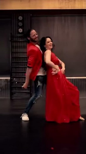 Yami Gautam Dance Performance || Hot Dance Yami || SUPER VIDEOS