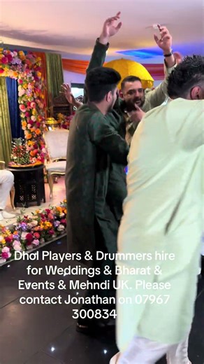 Dhol Players & Drummers for Bharat & Mehndi & Weddings & Jago & Walima UK / Complete Toastmaster