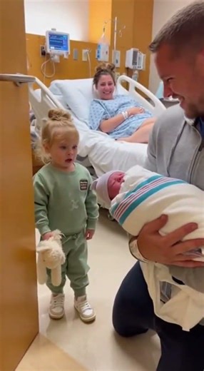 “Put Her Back!!” 😂 Toddler Freaks Out Meeting New Baby Sister for First Time 👶💛