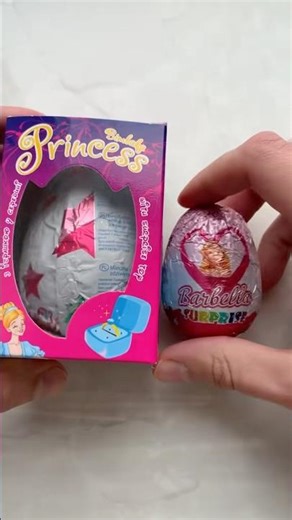 What's inside the BIGGEST Princess Egg? 👑💖