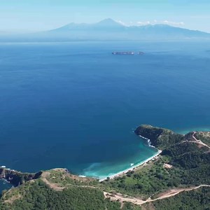 Wake up to uninterrupted ocean views and a setting designed for those who value privacy and nature. A limited number of oceanfront land plots are now available in an exclusive coastal location... | Rinjani Bay