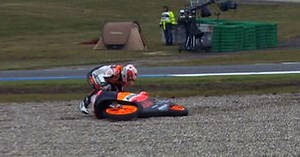 Marc Marquez crash during race in Race