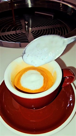 How to Make the Perfect Macchiato ☕ in a second. #barista #coffee #macchiato. #baristacreations.