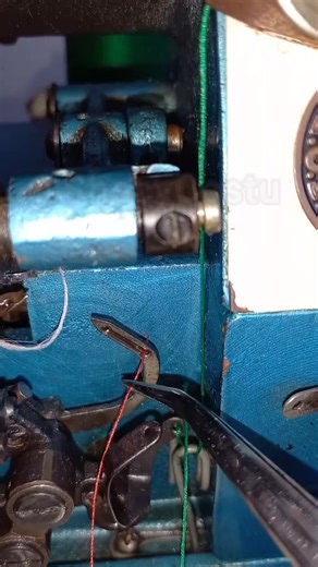 396K views · 3.6K reactions | Ustedes también usan este tip para enhebrar el looper de la fileteadora❓️o lo hacen directo con la pinza 樂 #enhebrado #costuraparaprincipiantes #diy #tips #coser | Shecy Costu | Facebook