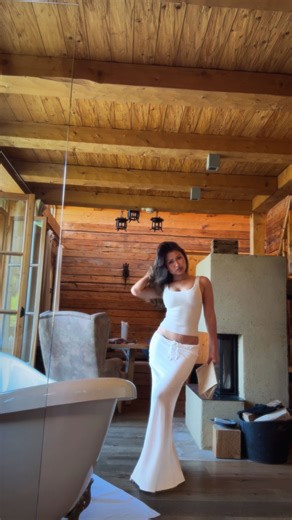 Azar Key on Instagram: "OOTD in the alps 🇦🇹 Top @aritzia Linen skirt - shop in Thailand Wedge - shop in Thailand"