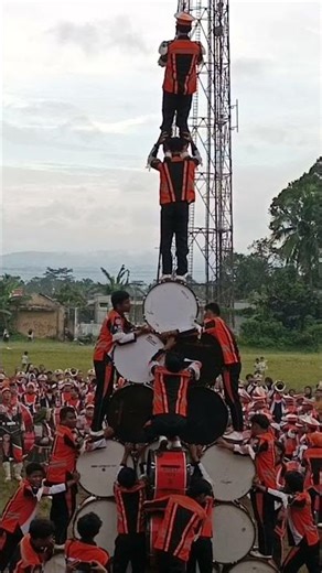 joget di atas seru kayanya#drumband #rma