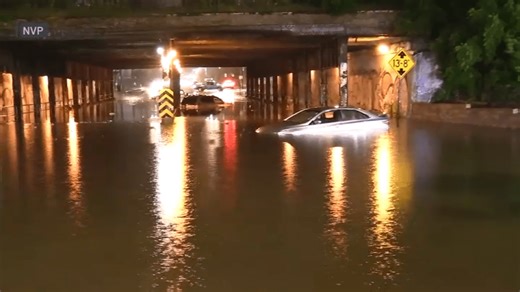 Chicago weather: Flash flood, 'torrential rain' leaves cars submerged and stranded on roads