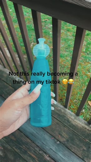 Color Changing Kool-Aid Juice Experiment in New York