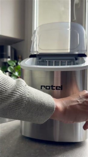 Angela im Test ❄️ Lohnt sich die Eiswürfelmaschine von Rotel?