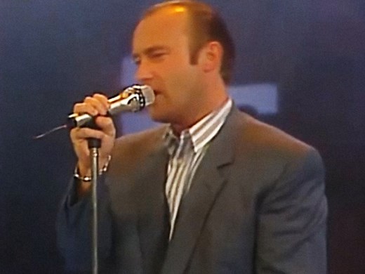 This week in 1989, "Two Hearts" by Phil Collins reached #1 on the Billboard Hot 100. Co-produced with Lamont Dozier - the song was the first of two worldwide hits to come from the "Buster" soundtrack. A soundtrack that Phil was adamant he would not produce music for as he envisioned a break from music and a return to his acting roots. Despite this, he left the process with two US #1 singles, a Grammy, a Golden Globe and a Brit Award for his soundtrack contributions. 📹 Performed here on ZDF Kult