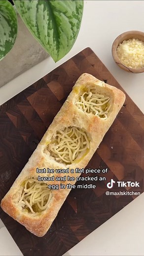 Egg canoe✨ feel free to make this your own by subbing in whatever cheese / herbs you have on hand! . ▪️1 Small Ciabatta Baguette▪️Olive Oil▪️Shredded Mozarella▪️Basil, sliced▪️3 Eggs▪️Salt & Pepper▪️Parmesan▪️Red Pepper Flakes▪️ . 1️⃣ Preheat oven to 400°F 2️⃣Cut three holes in the baguette (leaving the bottom in tact) and pull out the bread to create wells (you can save the excess bread and make croutons!) 3️⃣ Drizzle olive oil in the wells and sprinkle some mozzarella and basil 4️⃣ Crack an eg