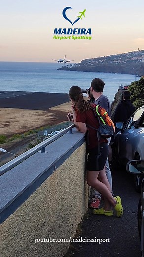 Ryanair Landing at Madeira Airport