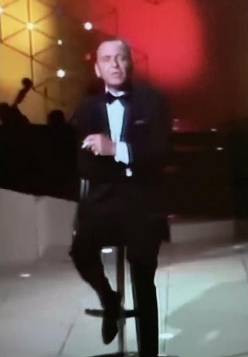 Frank Sinatra singing Cycles #franksinatra