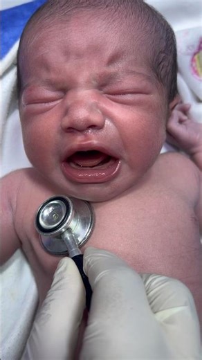 #babyfirstminutes welcome angry bird 👶 🐦