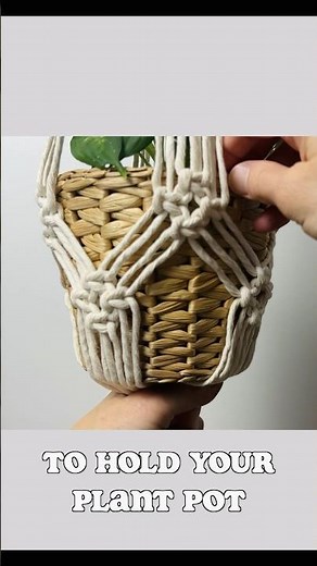 Simple Macrame Plant Hanger DIY #macrametutorial #macrame #planthanger #macrameplanthanger