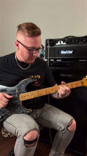 There’s some little tricks you can do if you don’t have a slide handy!! #guitarist #guitarsolo