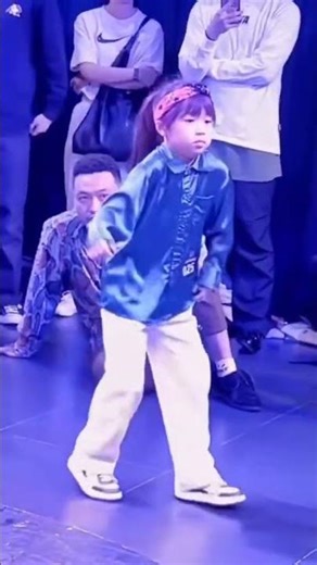 Can you move like this? #ello #dance #breakdance