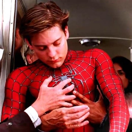 They stopped Spiderman from falling 🥹❤️‍🩹 #spidermantobeymaguire