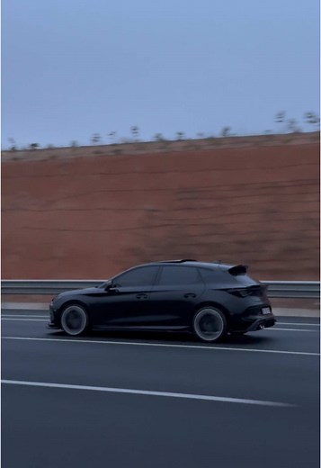 CUPRA León: Full Black Edition Overview