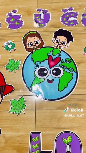 Mural Día de la Tierra: Creatividad y Manualidades