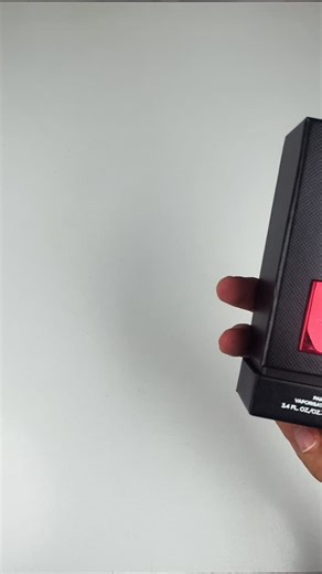 ‎Rosy Perfume | عطر | عطر و ادکلن‎ on Instagram‎: "این عطر برای جلب توجه نیست… برای تسلطه 🖤 چرمیِ دودی بادامِ تلخ وانیلِ گرم یه رایحه‌ی تاریک، جسور و غیرقابل‌تقلید. یا باهاش حال می‌کنی یا اصلاً سمتش نمیای ✅ تقدیمتون میشه نسخه ه-ای کپی اماراتی ۲/۸۰۰ ت ✅تقدیمتون میشه نسخه م-سترکیوالیتی ۴/۸۰۰ ت‌ ✅تفاوت ه-ای-کپی و م-سترکیوالیتی در غلظت ادکلن پخش و ماندگاری می باشد و باکس کاملا مشابه می باشد (نسخه های مسترکیوالیتی برای مشتری های تهران ۴۸ ساعت ضمانت بی قید و شرط دارد) #عطر #ادکلن #عطرمردانه #تامفورد