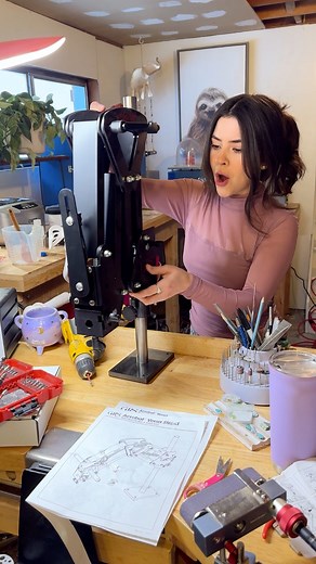 Absolute bucket list of a tool for my business and it’s finally here and it’s so surreal. 😭🩷 I’m very much still in the growth stage of my business so being mindful of what tools I buy and what impact they may have on my production and quality is my biggest priority and honestly, after working with this microscope over the weekend, I can only say I wish I would have made this investment sooner! 😭🩷 Not only can I see, but I have a better understanding of how my metal moves, how secure my ston