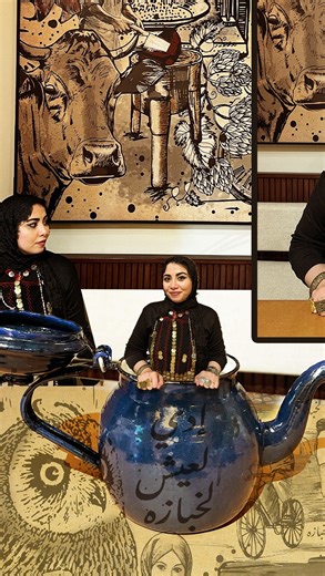 ‎Alyaa Khaled | Branding ملكة التفاصيل‎ on Instagram‎: "⁨ ⁨ ⁨ ⁨ ⁨ ⁨ ⁨ ‪‪‪‪‪‪‪@ormetfahmy‬‬‬‬‬‬‬ “في مشروعي الجديد مع مطعم ‘أورمة فهمي’.. حبيت أرجع للأصل “يقولوا العين بتاكل قبل البوء.. بس المرة دي العين هتشوف حكايات مصرية أصيلة قبل ما تدوق الأكل.” أول لوحة كانت تجسيد لروح الـ Folklore الشعبي.. الجزار، وعدة الشغل، والخير اللي مالي المكان. وعشان المعنى يكمل، سجلت عليها حكمة الأكيلة: 'أصول التقطيع تبدأ من أورمة'." "ومن الجزارة للريف المصري.. رسمت الست الفلاحة بميزان زمان والقلة الفخار، مع خضار طازة