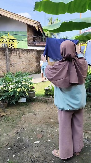 1M views · 5.7K reactions | Datang datang menumpurkan orang aja #comedy #humor #funny | Dwi Nilam | Facebook